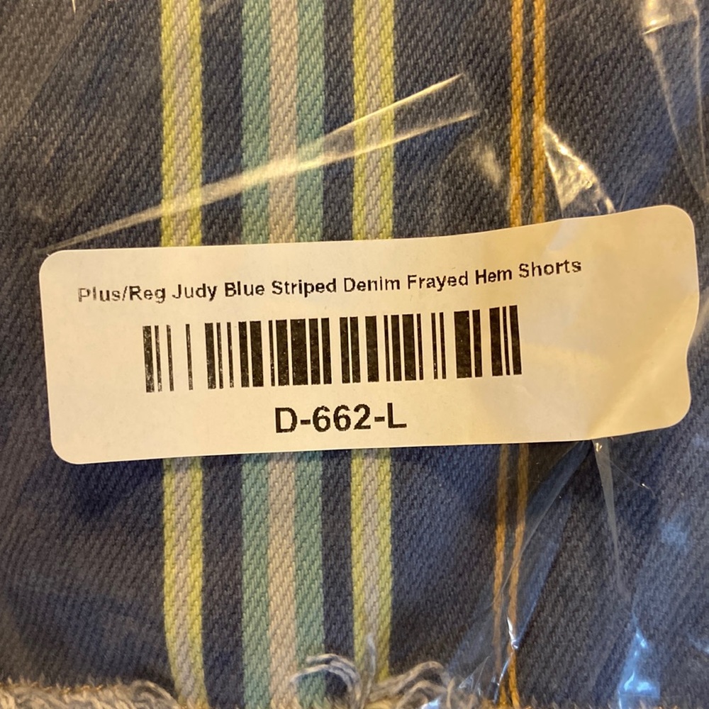 Judy blue Striped Denim Frayed Hem shorts womens size large - Picture 9 of 10